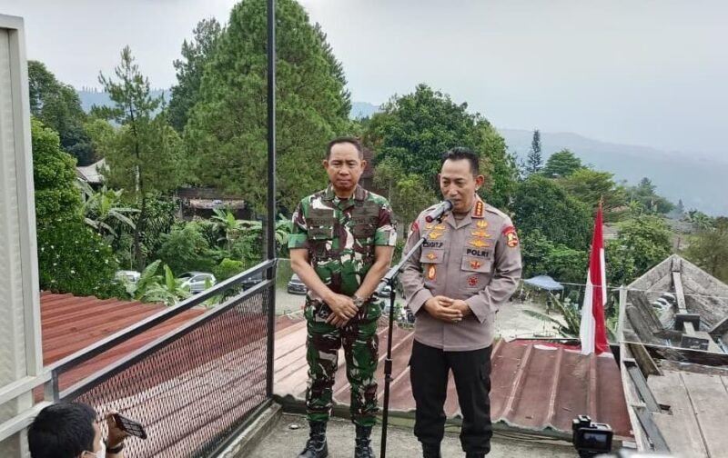 Kapolri Jenderal Pol. Listyo Sigit Prabowo menegaskan TNI-Polri siap mengambil langkah tegas sesuai ketentuan undang-undang