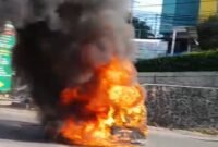 Respons cepat DPKP Kabupaten Sukabumi Posko VII Sukaraja berhasil evakuasi satu unit angkot terbakar