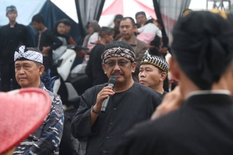 Bupati Sukabumi H. Asep Japar bersama Wakil Bupati H. Andreas hadir memeriahkan Hari Jadi ke-45 Desa Nagrak Selatan.