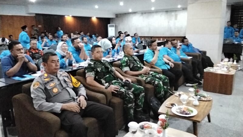 Dandim 0622/Kabupaten Sukabumi Letkol Kav Andhi Ardana Valeriandra mendampingi Pamen Ahli Kodam III Siliwangi Kolonel Inf Dikdik