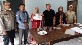 Penyaluran BLT Kemensos di Desa Cirendang berjalan lancar.