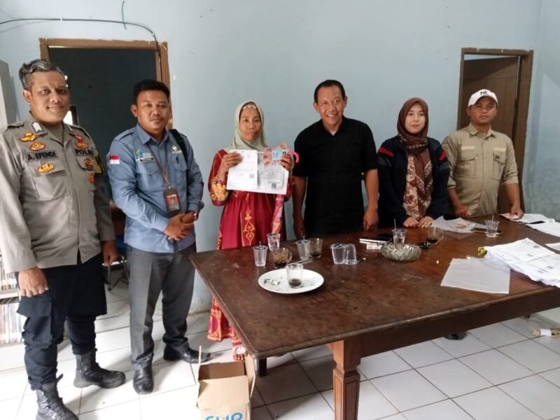 Penyaluran BLT Kemensos di Desa Cirendang berjalan lancar.