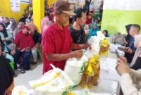 Penyaluran PKH dan Kartu Kombo di Desa Wangunsari berjalan lancar.