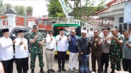 Penyerahan bantuan ambulans dari PT AXA Insurance kepada BAZNAS Kabupaten Sukabumi