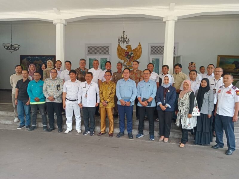 Wakil Bupati Sukabumi membuka Rakor Persiapan Nataru 2025,