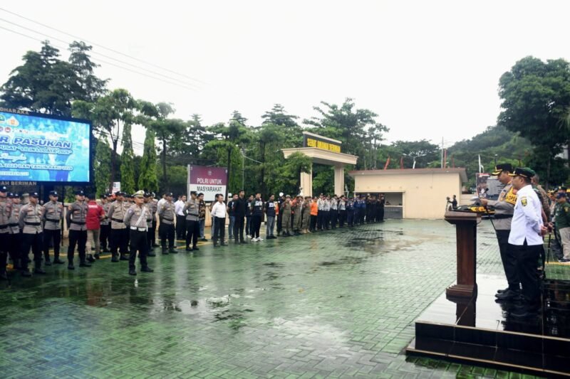 Polres Sukabumi menggelar apel gelar pasukan Operasi Kepolisian Terpusat Lilin Lodaya 2025