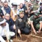 Pangdam III/Siliwangi Mayjen TNI Kosasih mendampingi Gubernur Jawa Barat Dedi Mulyadi