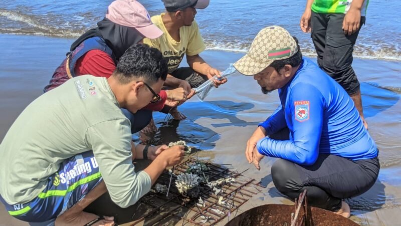 Aksi nyata pelestarian laut dilakukan Komunitas Penggiat Konservasi Nyelam Sukabumi (PENYU)