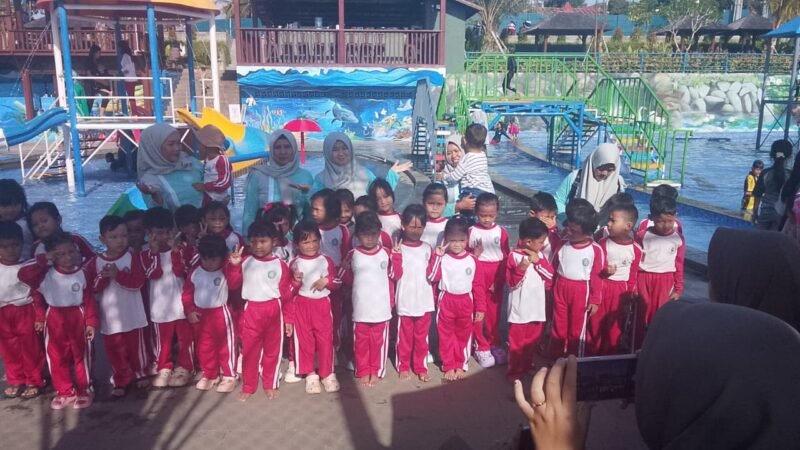 Momentum Hari Ibu dimanfaatkan keluarga besar PAUD SPS TP Strawbery untuk mempererat silaturahmi melalui kegiatan family gathering