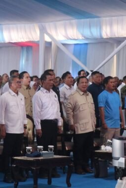 Presiden Prabowo Anugerahkan Penghargaan Swasembada Pangan kepada Pemkab Sukabumi