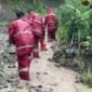 Polres Sukabumi bergerak cepat menangani longsor di Ruas Jalan Nasional Bagbagan.