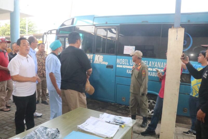 Bupati Sukabumi H. Asep Japar