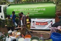 DPRD Kabupaten Sukabumi menyalurkan bantuan air bersih