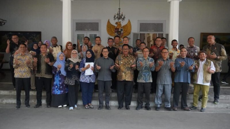 Sekretaris Dinas Satpol PP Kabupaten Sukabumi,