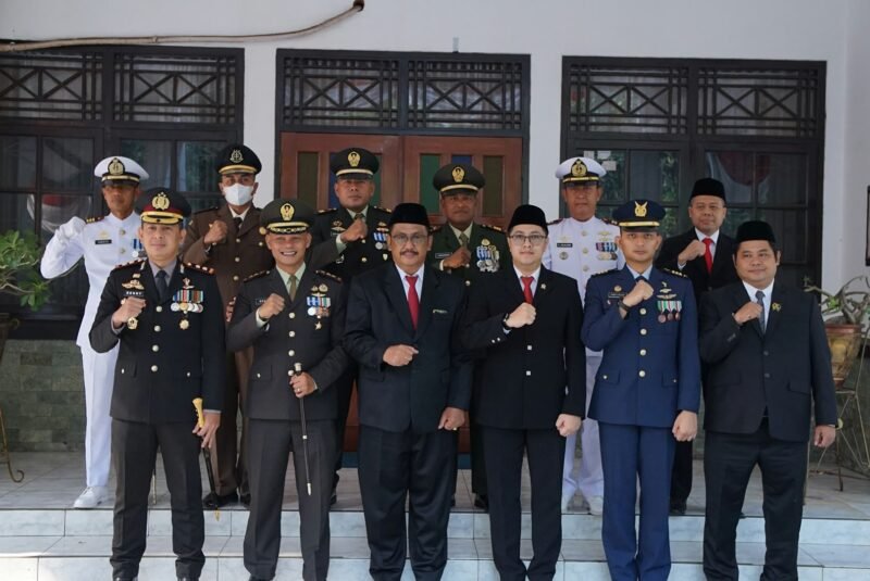 Mewakili Ketua DPRD Kabupaten Sukabumi, Mansyurudin, A.Md., menghadiri Upacara Peringatan HUT ke-81 TNI