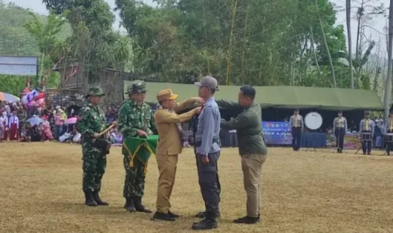 Pelaksanaan program TNI Manunggal Membangun Desa (TMMD)