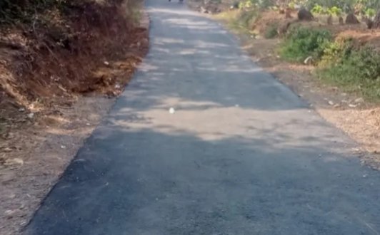 Pengaspalan jalan ruas Miramontana–Bojongjengkol.